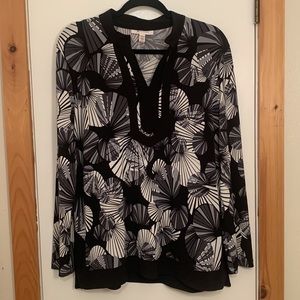 JM Collection black/gray/white top. Size L